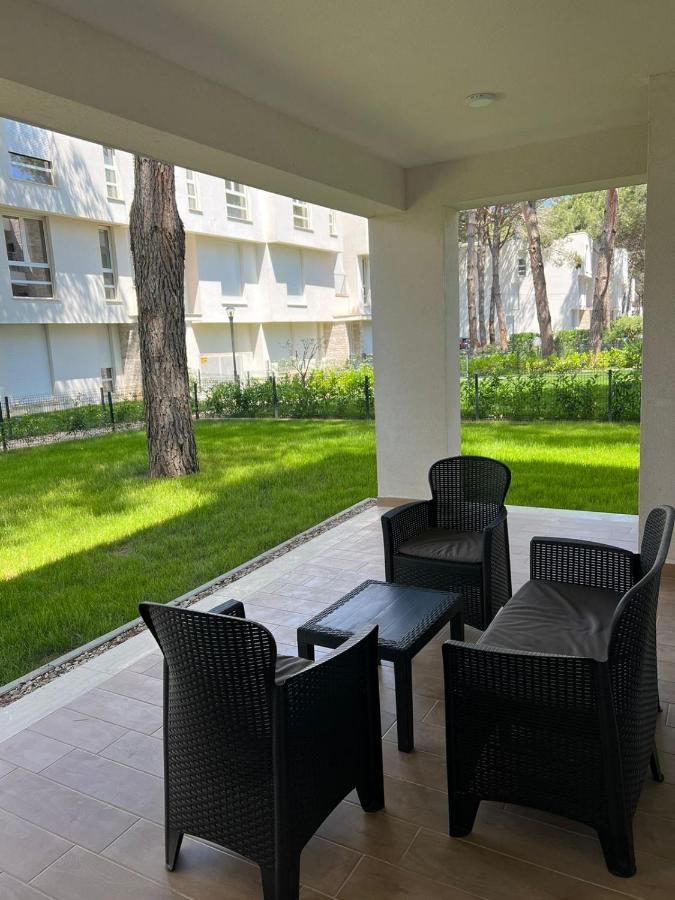 Pine Apartments At San Pietro Resort Дуррес Экстерьер фото