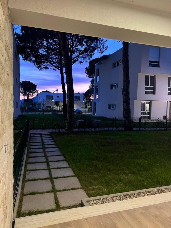 Pine Apartments At San Pietro Resort Дуррес Экстерьер фото