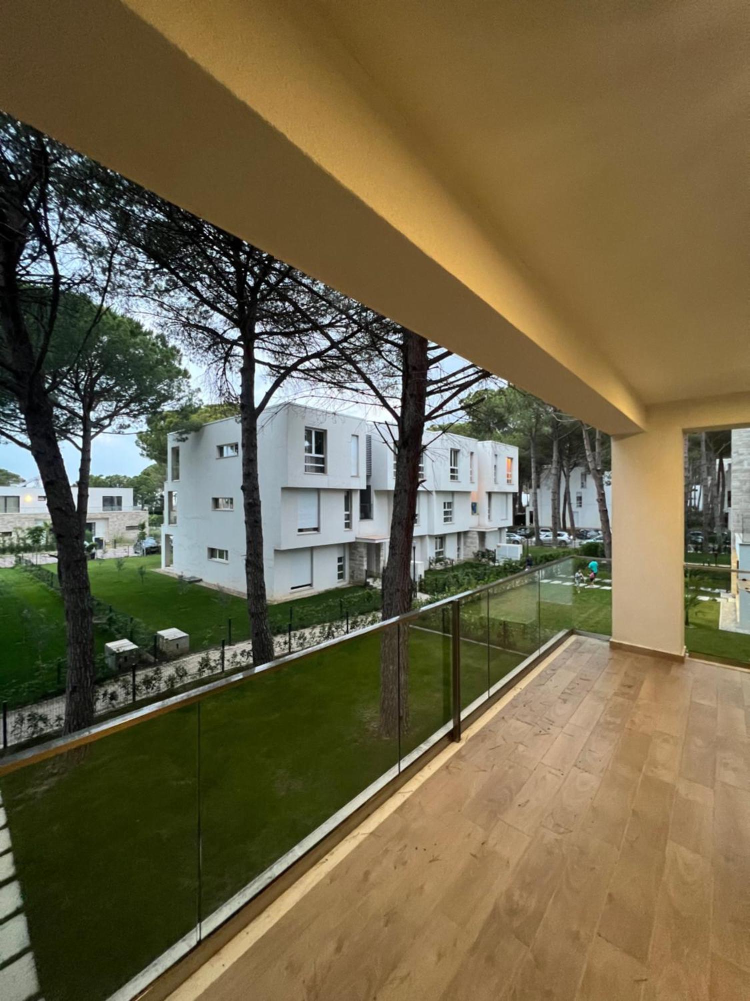 Pine Apartments At San Pietro Resort Дуррес Экстерьер фото